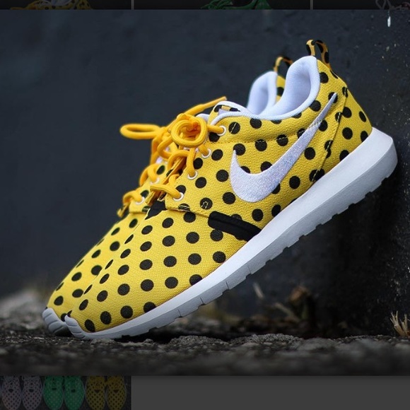 nike roshe yellow